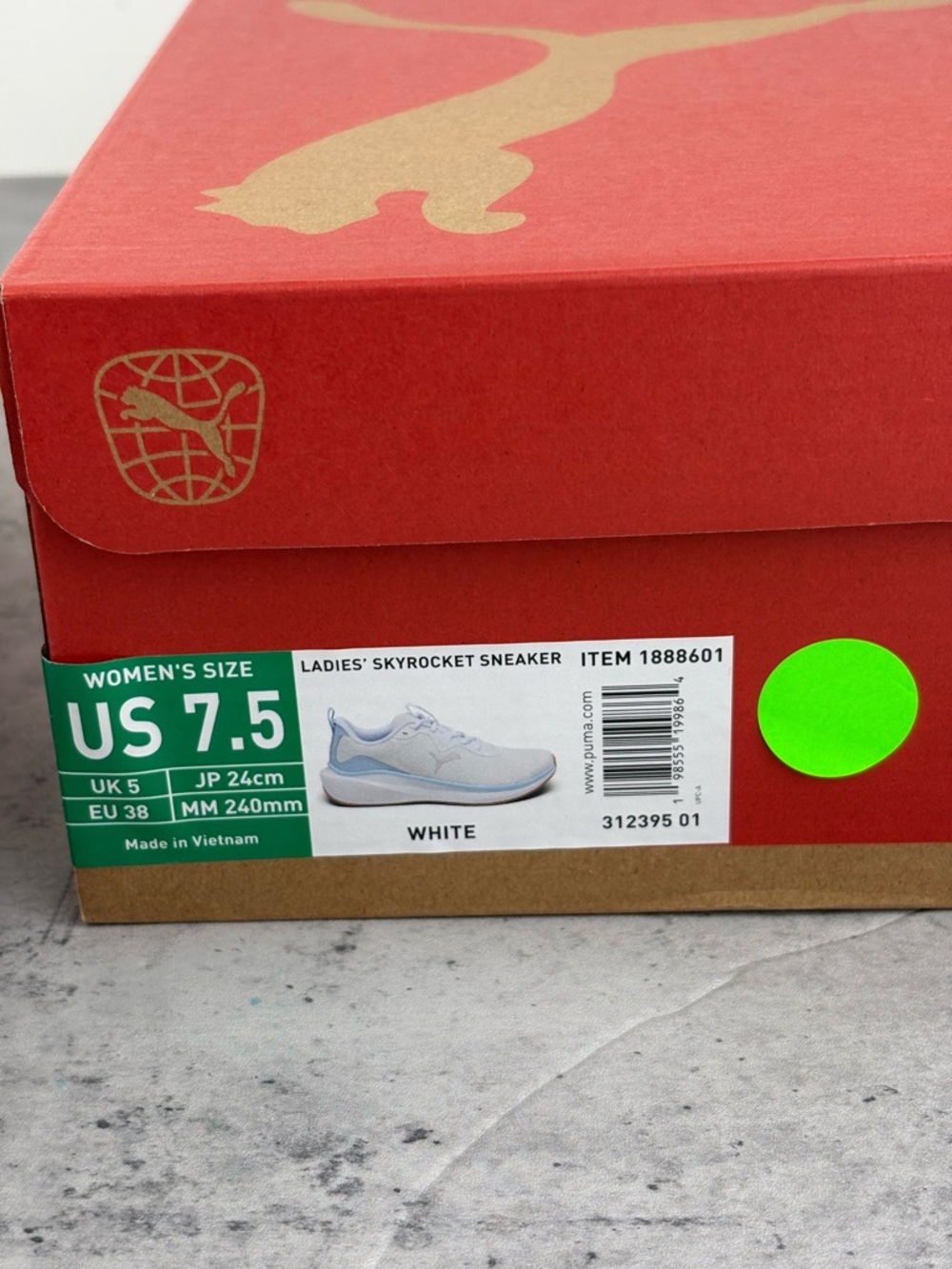 Puma Skyrocket Women’s Sneaker Sz 7.5 White blue athletic Sneakers Worn Once - Picture 5 of 5